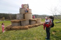 /album/fotogalerie-farma-blanik-zabavni-park-pro-deti/slameny-hrad-farma-blanik-jpg/